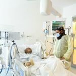 په ابوظبي کې د افغانستان سفیر د افغاني ناروغانو پوښتنه وکړه